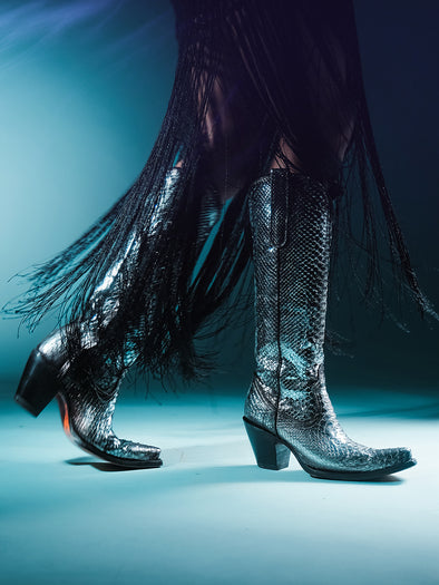 A4716 - WOMEN'S GENUINE FULL PYTHON BLACK AND SILVER TALL TOP SNIP