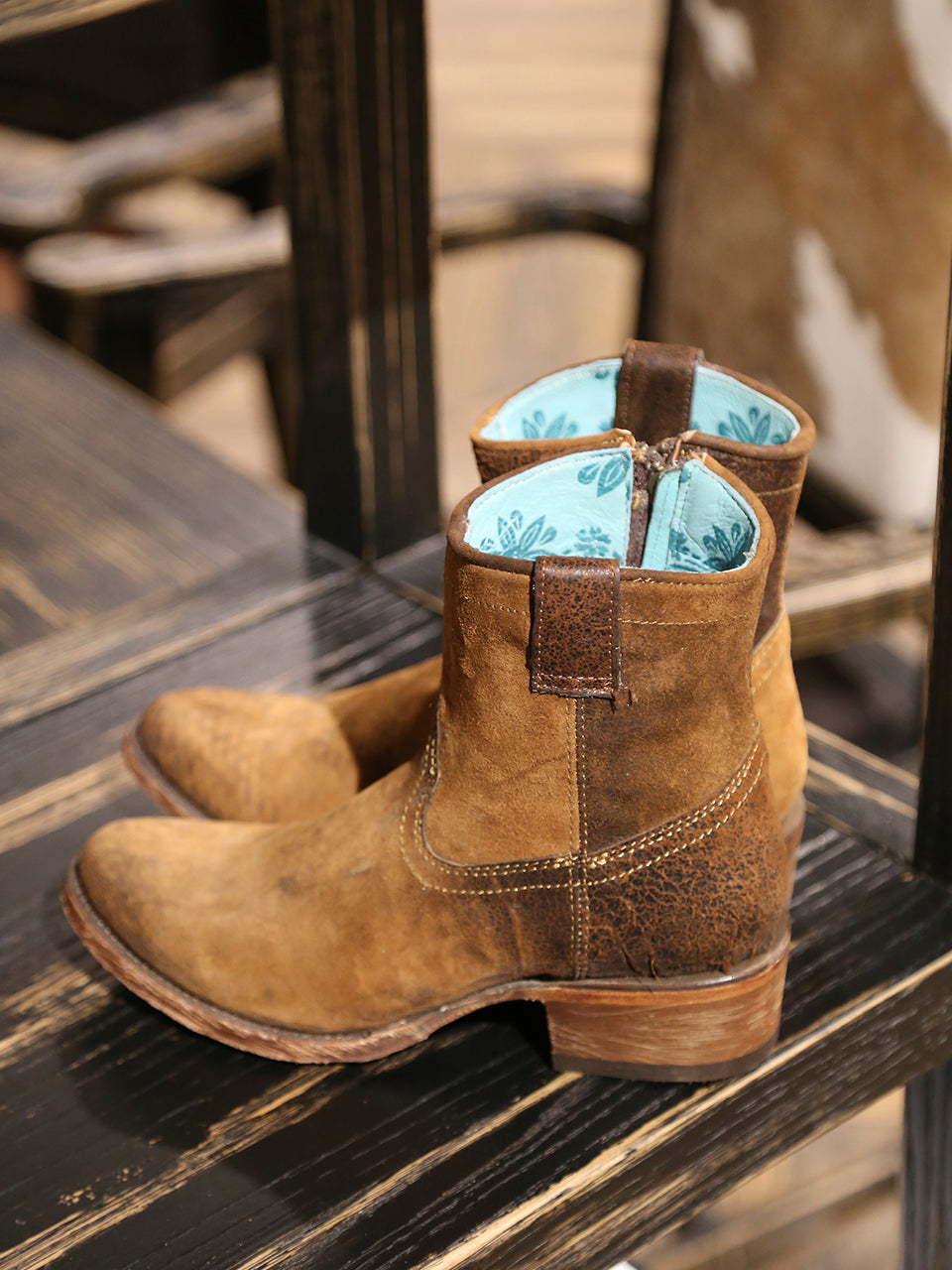 C1064 - WOMEN'S CHOCOLATE TAN LAMB ROUND TOE COWBOY BOOTIE WITH ZIPPER