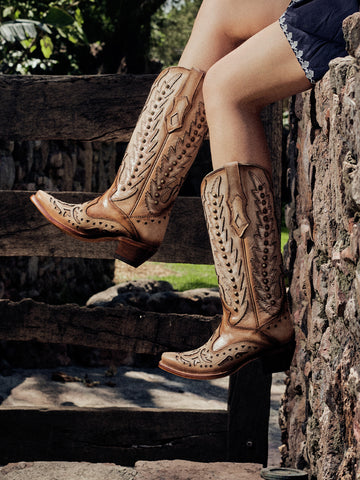 A4740 - WOMEN'S EMBROIDERY OVERLAY AND STUDS WING TIP SAND SNIP