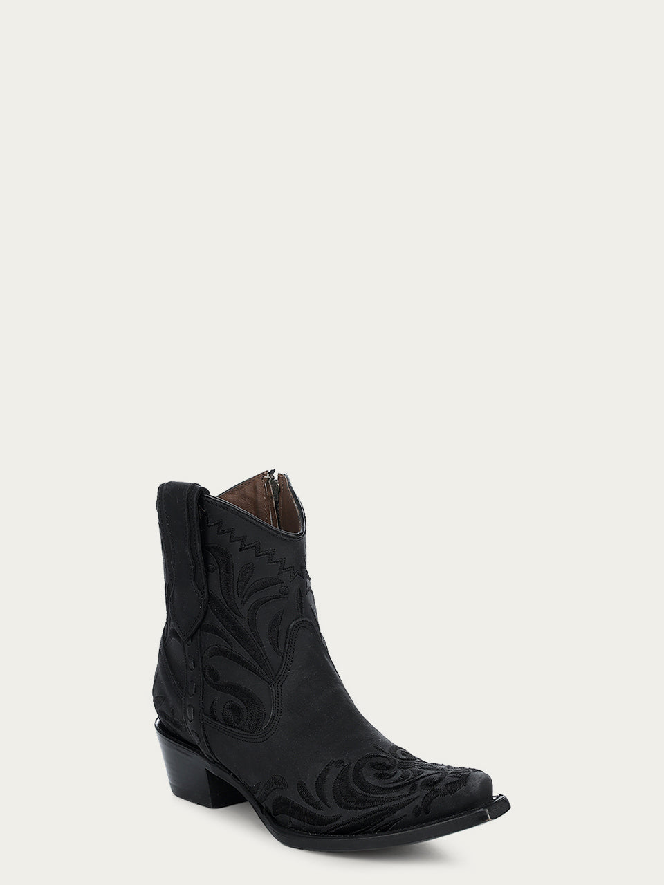 L6225 - WOMEN’S EMBROIDERY BLACK ANKLE SNIP TOE CIRCLE G COWBOY BOOT