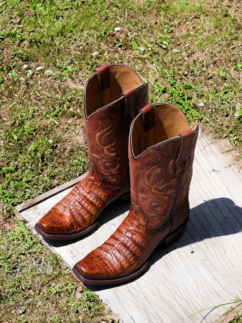 A4552 - MEN'S EMBROIDERY HONEY BROWN CAIMAN NARROW SQUARE TOE COWBOY BOOT