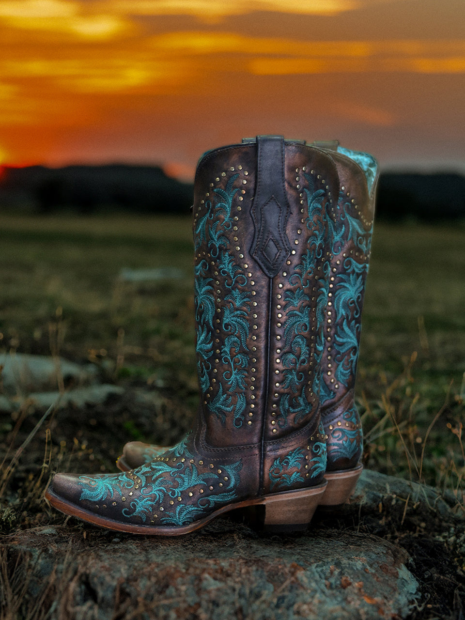 C3973 - WOMEN'S COPPER EMBROIDERY AND STUDS SNIP TOE COWBOY BOOT