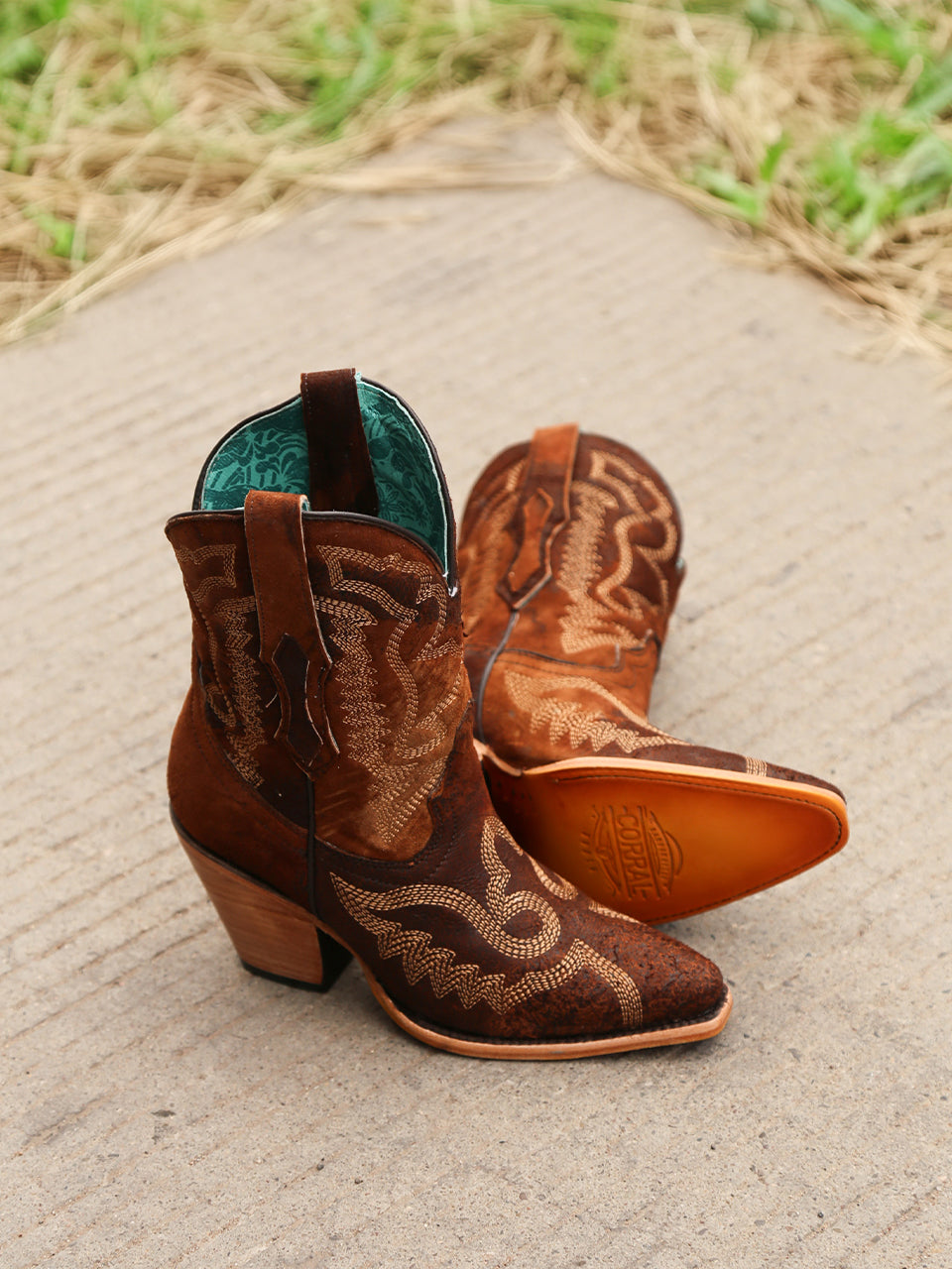 Z5272 WOMEN'S EMBROIDERY BROWN LAMB POINTED TOE COWBOY ANKLE