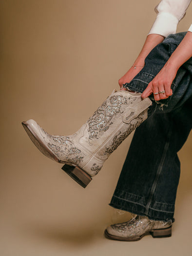 A3397 - WOMEN'S WHITE GLITTERED INLAY AND CRYSTALS SQUARE TOE