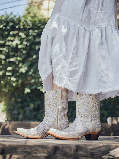 Z5344 - WOMEN'S EMBROIDERY BONE ANKLE SNIP TOE COWBOY BOOT