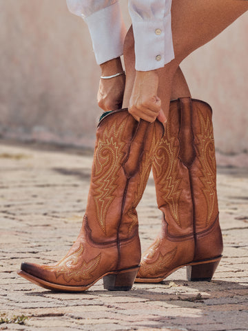 Z5506 - WOMEN'S SHEDRON FLAMES EMBROIDERY SNIP TOE COWBOY BOOT