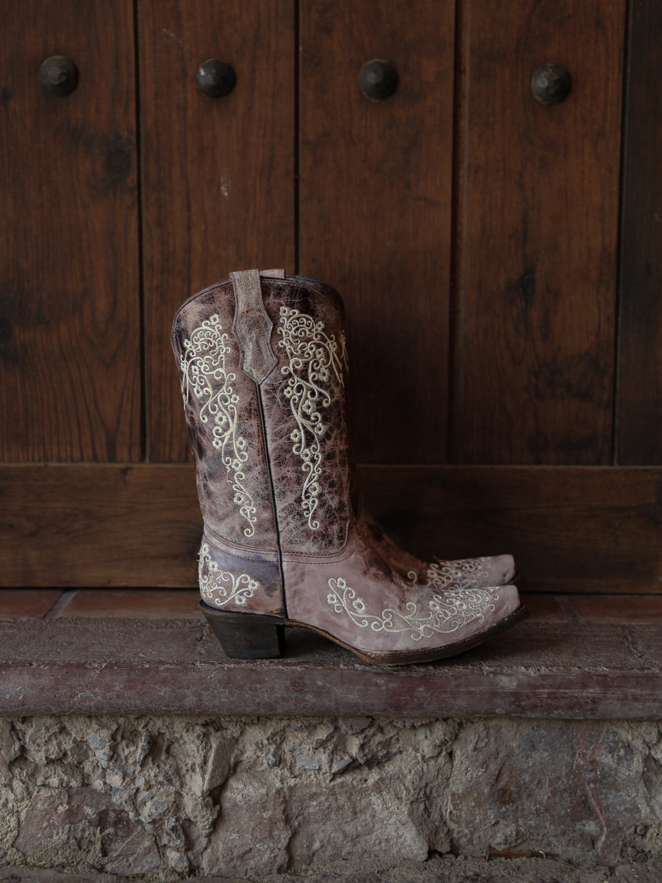 A2773 - TEEN'S BONE COLOR FLORAL EMBROIDERY SNIP TOE COWBOY BOOT