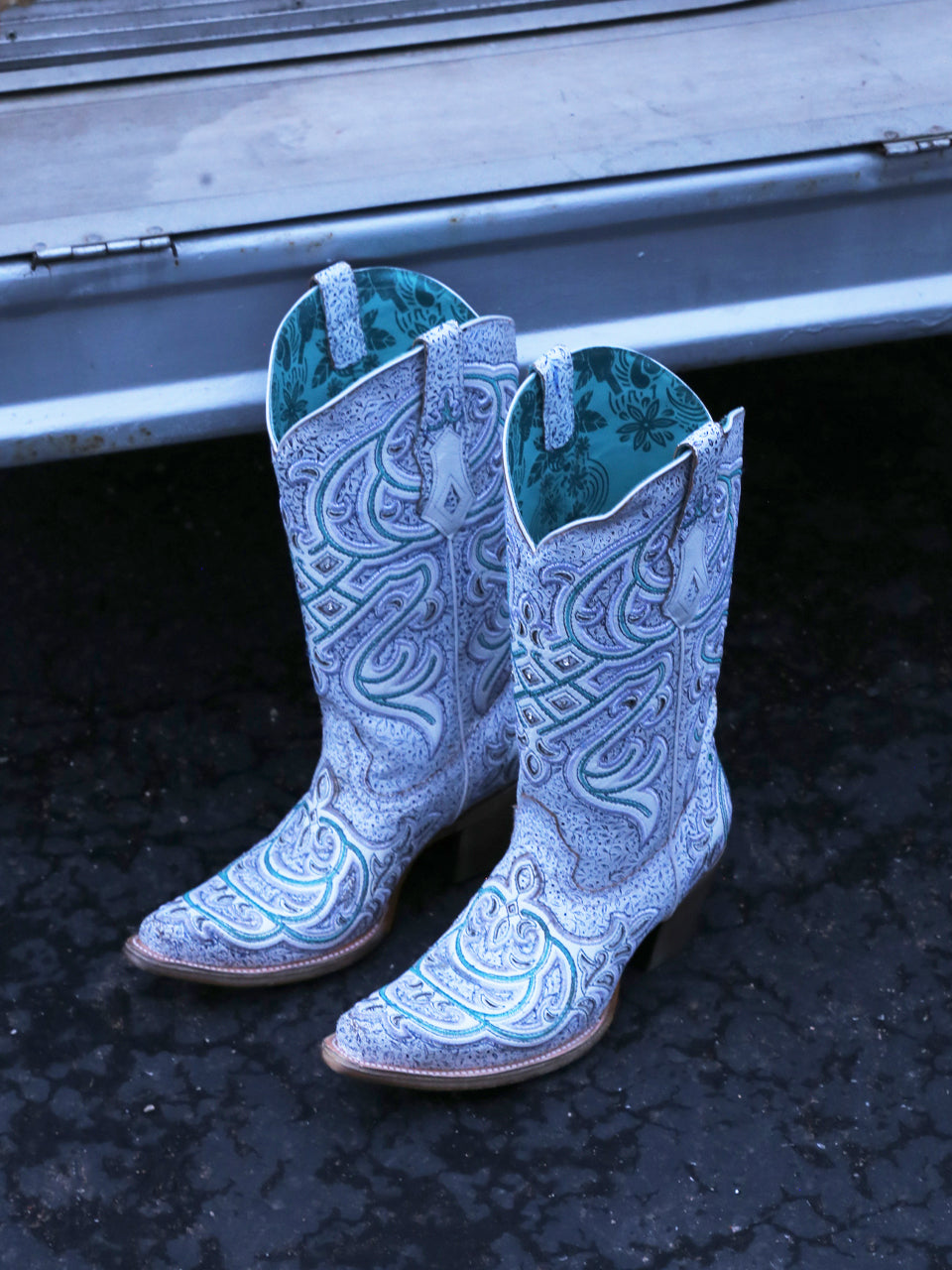 C4055 - WOMEN'S TURQUOISE EMBROIDERY OVERLAY WITH CRYSTAL NEON BLACK LIGHT SNIP TOE COWBOY BOOTS